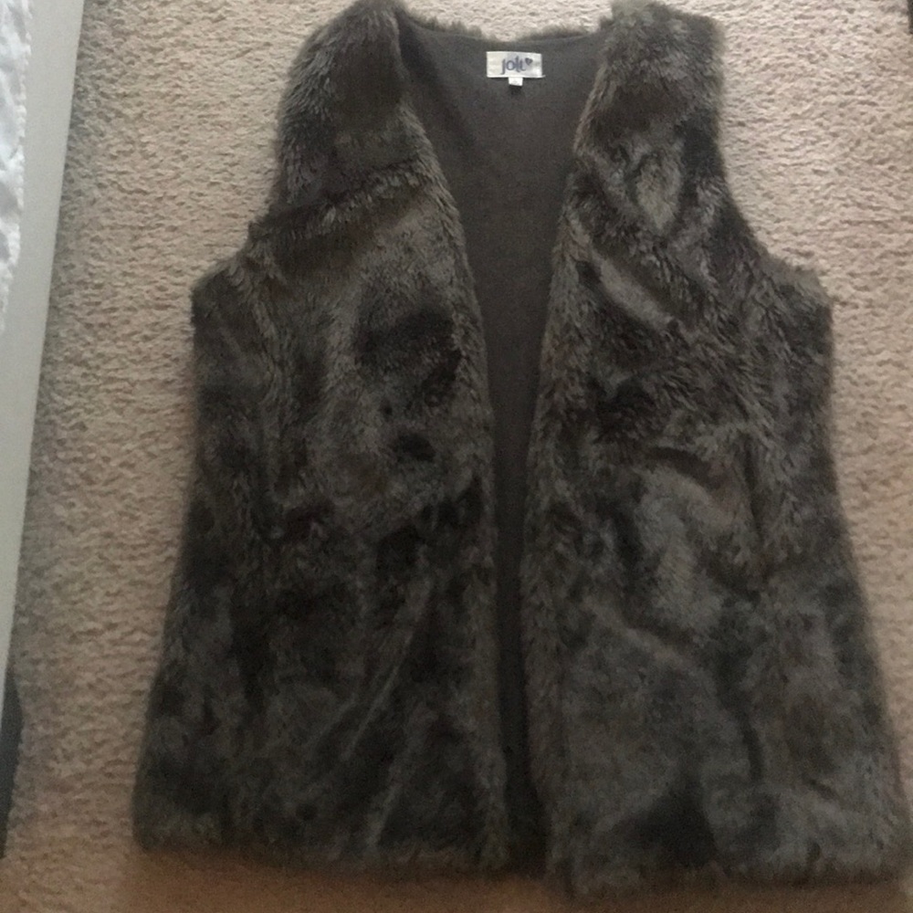 Fur vest .